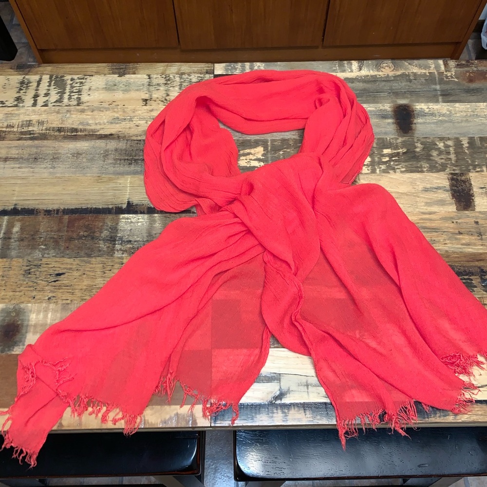 🔹Red Scarf